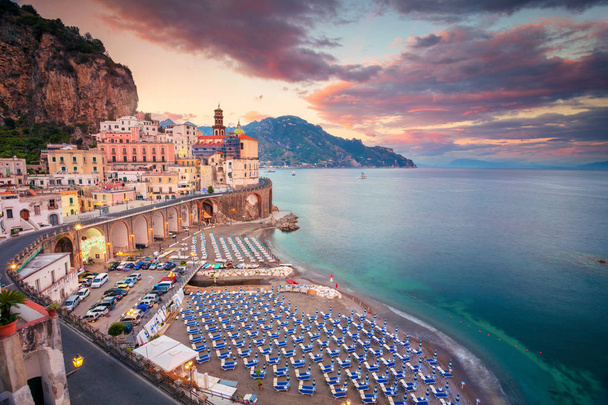 Atrani. Amalfi Coast, İtalya üzerinde bulunan Atrani ünlü kıyı köyün havadan görünümü. - Fotoğraf, Görsel