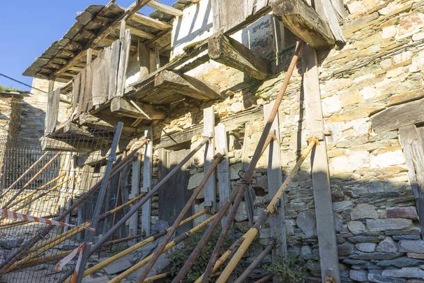odbudowy starego kamienia domy na ponowne zasiedlanie dawnych wsi w prowincji Zamora, Hiszpania - Zdjęcie, obraz