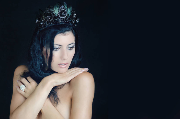nahá dívka v koruně v podobě koruny - Fotografie, Obrázek