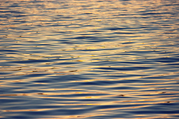 Isolated close-up of ripples on the surface of the river - Foto, imagen