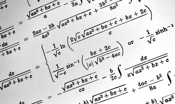 Sayıda beyaz bir arka plan üzerinde matematiksel formül - Fotoğraf, Görsel