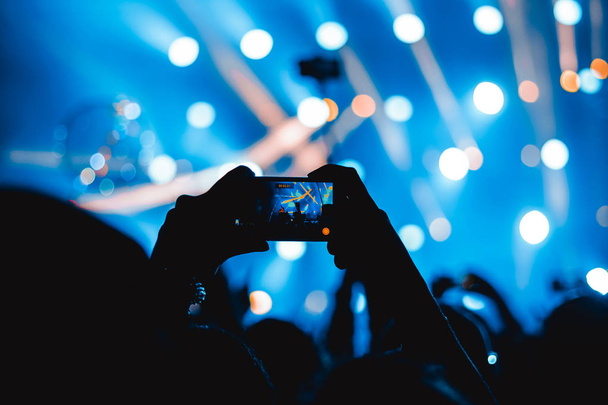 Новокузнек, Россия - 07.07.2018: люди на концерте
 - Фото, изображение