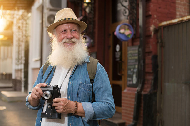 Senior Man Camera Photography Traveling Concept - Foto, afbeelding