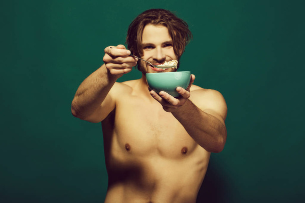 happy muscular man eating morning breakfast - Fotografie, Obrázek