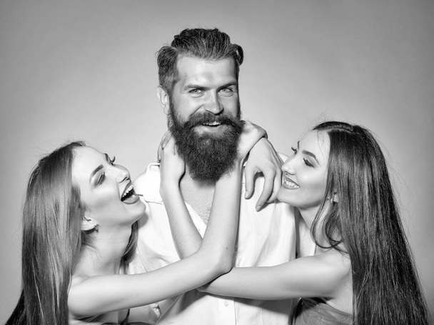 Bearded man and two women - 写真・画像