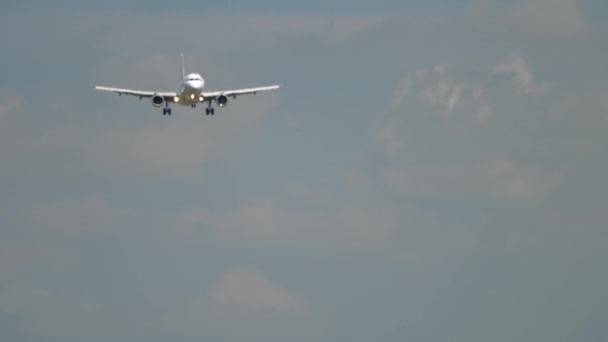 Avión acercándose antes de aterrizar - Metraje, vídeo