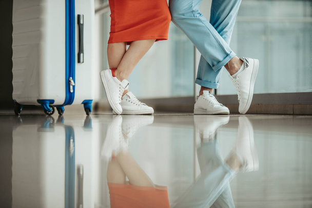 Male and woman feet with luggage - Фото, зображення