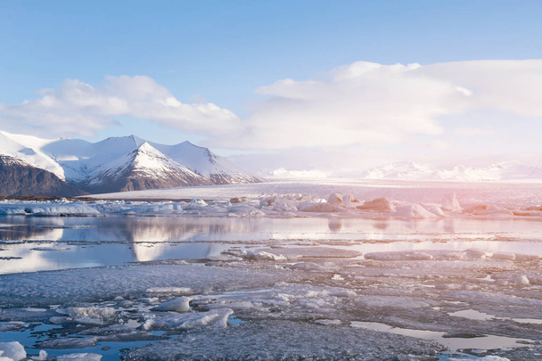 IJsland gletsjer witner seizoen natuurlandschap genaamd Jakulsarlon - Foto, afbeelding