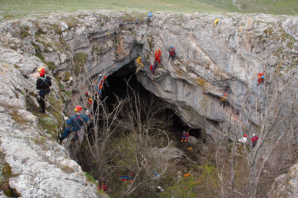 Treinamento de alpinistas nas rochas
 - Foto, Imagem