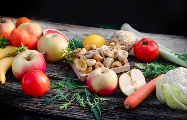 Υγιεινή διατροφή, υγιεινή διατροφή, βιολογικά φρούτα και λαχανικά - τρόφιμα για χορτοφάγους - Φωτογραφία, εικόνα