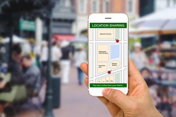 Concepto de aplicación para compartir ubicación mostrado por la pantalla del teléfono inteligente
 - Foto, Imagen