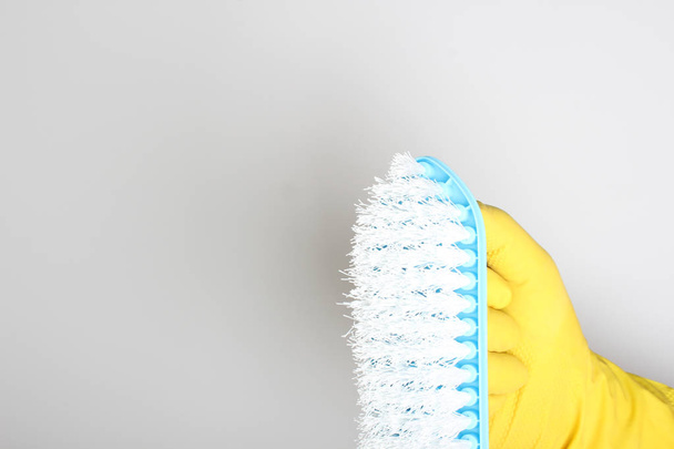 yellow glove brush blue cleaning clean - Φωτογραφία, εικόνα