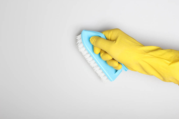 yellow glove brush blue cleaning clean - Φωτογραφία, εικόνα