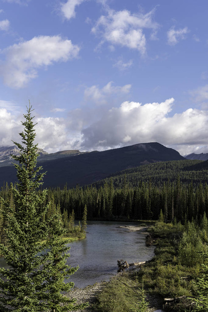 las Montañas Rocosas Canadienses
 - Foto, imagen