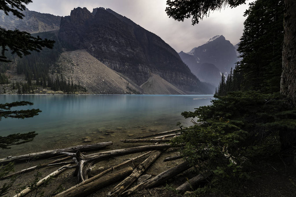 η λίμνη Moraine στον Καναδά - Φωτογραφία, εικόνα