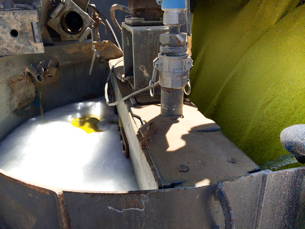 Miscelazione Proppant in una vasca miscelatore
 - Foto, immagini