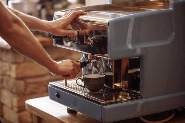 electric model of coffeemaker.man is checking the coffee machine - Foto, Bild