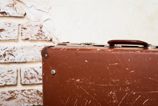 old vintage suitcase in the concrete light room. - Foto, Imagem