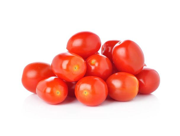 Вишневі помідори ізольовані на білому тлі
. - Фото, зображення