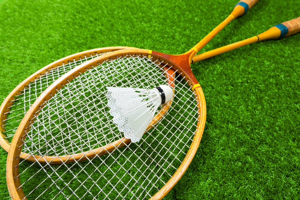 Badminton on grass, close-up view - Foto, afbeelding