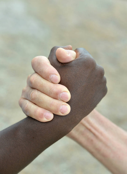 Multi-Ethnic  Hands in  handshake - Foto, afbeelding