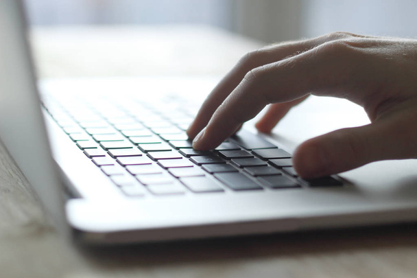 close up.hand of a businessman pressing button on laptop keyboar - Foto, Bild