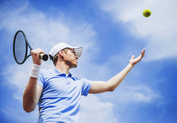 Young Guy in Shirt Ready to Serve on Tennis Court - Photo, Image