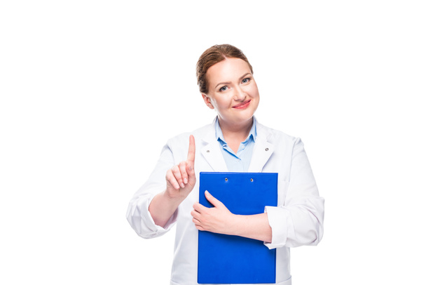 усміхнена жінка-лікар тримає кишеню і робить жест ідеї ізольований на білому тлі
 - Фото, зображення