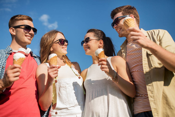 group of smiling friends with ice cream outdoors - Fotó, kép