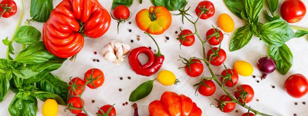 Cherry tomato branch, garlic, fresh basil, pepper on a light background. Ingredients for making sauces. Italian Cuisine. Banner. - Foto, Bild
