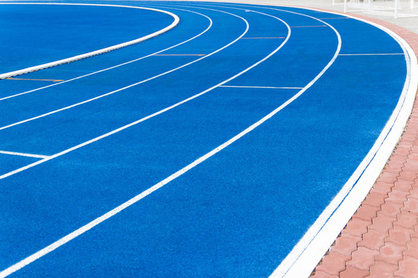 бігова доріжка синій колір - для фітнесу, або від змагання Бангкок Таїланд - Фото, зображення