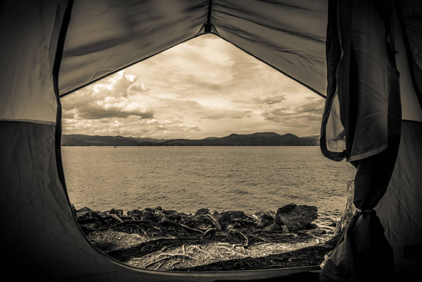 lake jocassee kamp yerinde çadır üzerinden görüntülemek - Fotoğraf, Görsel