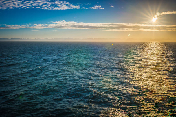 тихоокеанський морський захід сонця влітку
 - Фото, зображення