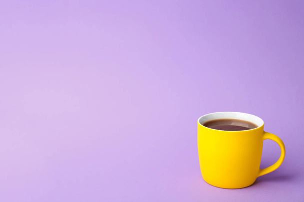 Yellow ceramic cup with hot aromatic coffee on color background - Fotografie, Obrázek