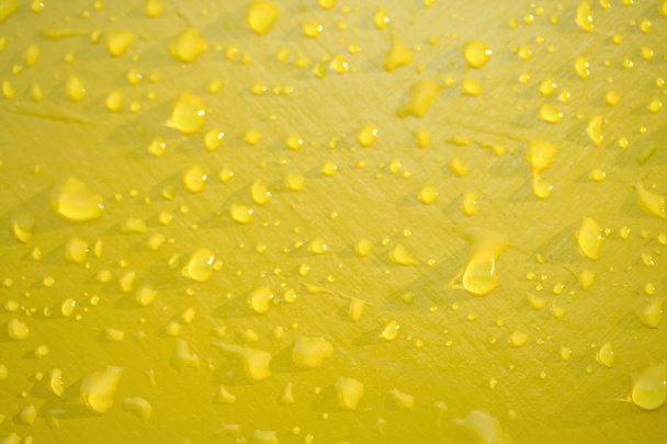 drops of rain on yellow, defocusing - Foto, Imagem
