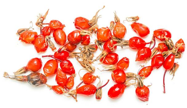красные ягоды бруса на белом фоне
 - Фото, изображение