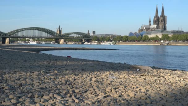 Droogte in Duitsland, laag water op de Rijn - Video