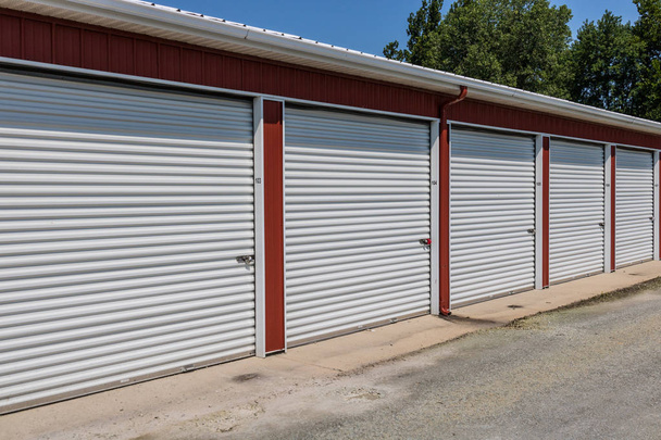 Armazenamento automático numerado e mini unidades de garagem de armazenamento
  - Foto, Imagem
