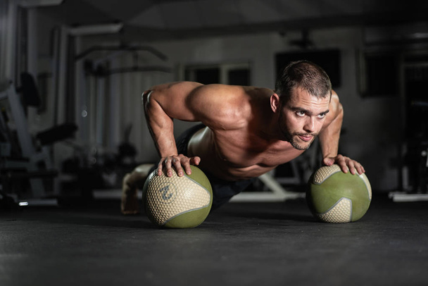 Fitness man does push-ups on the balls, workout lifestyle concept - Foto, Bild
