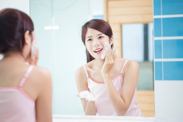 beauty woman cleaning  her face in the bathroom - Foto, Imagen