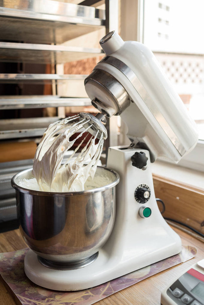 Food processor to kneading dough for cake. Manufacturing process of sweet cake in mixer - Fotoğraf, Görsel