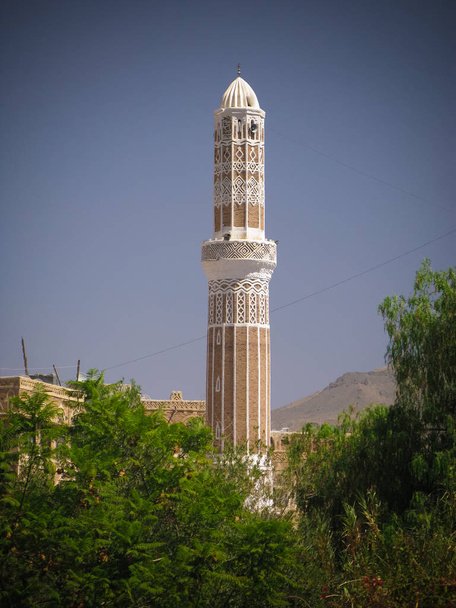 Minater of Mahdi Abbas moskeija alias Qubbat al-Mahdi moskeija vanhassa kaupungissa Sanaa Jemenissä
 - Valokuva, kuva