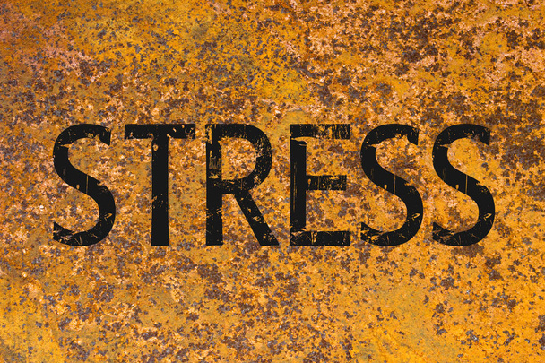 Stres, napisany na metal tekstury skorodowane. Pojęcie stresu. - Zdjęcie, obraz