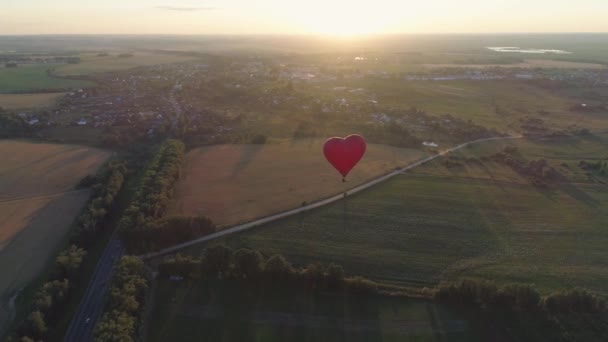 Hot air balloon shape heart in sky - Footage, Video