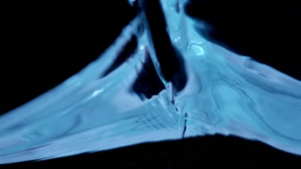 Super slow motion of water waves on black background - Metraje, vídeo
