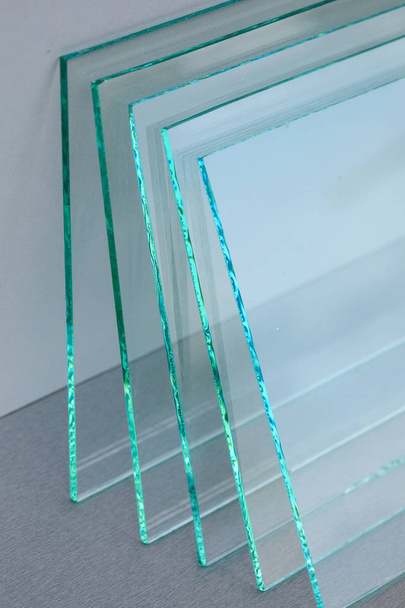 Hojas de fabricación de fábrica templado paneles de vidrio flotado claro cortado a medida
 - Foto, imagen