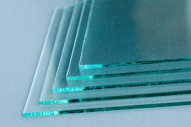 Feuilles de fabrication d'usine trempé panneaux de verre flotté clair coupé à la taille
 - Photo, image