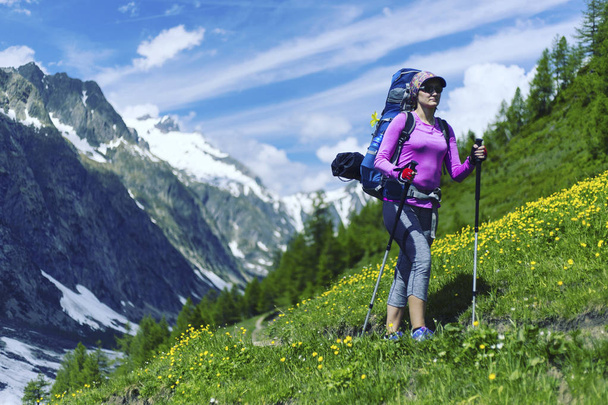 Campaign around Mont Blanc. The girl is walking along the trail with a backpack. - Photo, Image