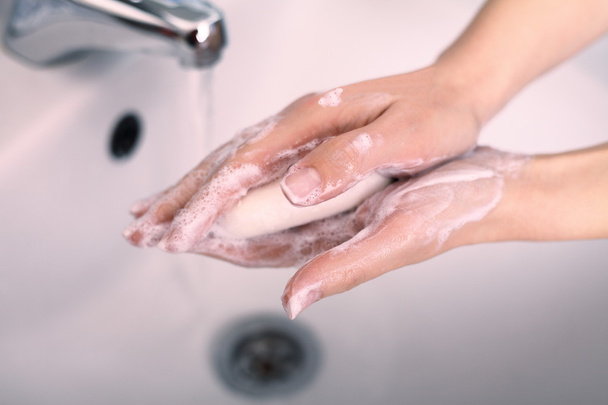 Lávese las manos
 - Foto, imagen