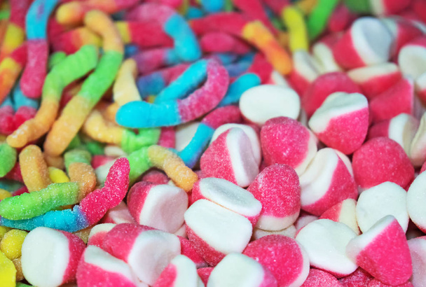 Красочные конфеты с желе в магазине
. - Фото, изображение